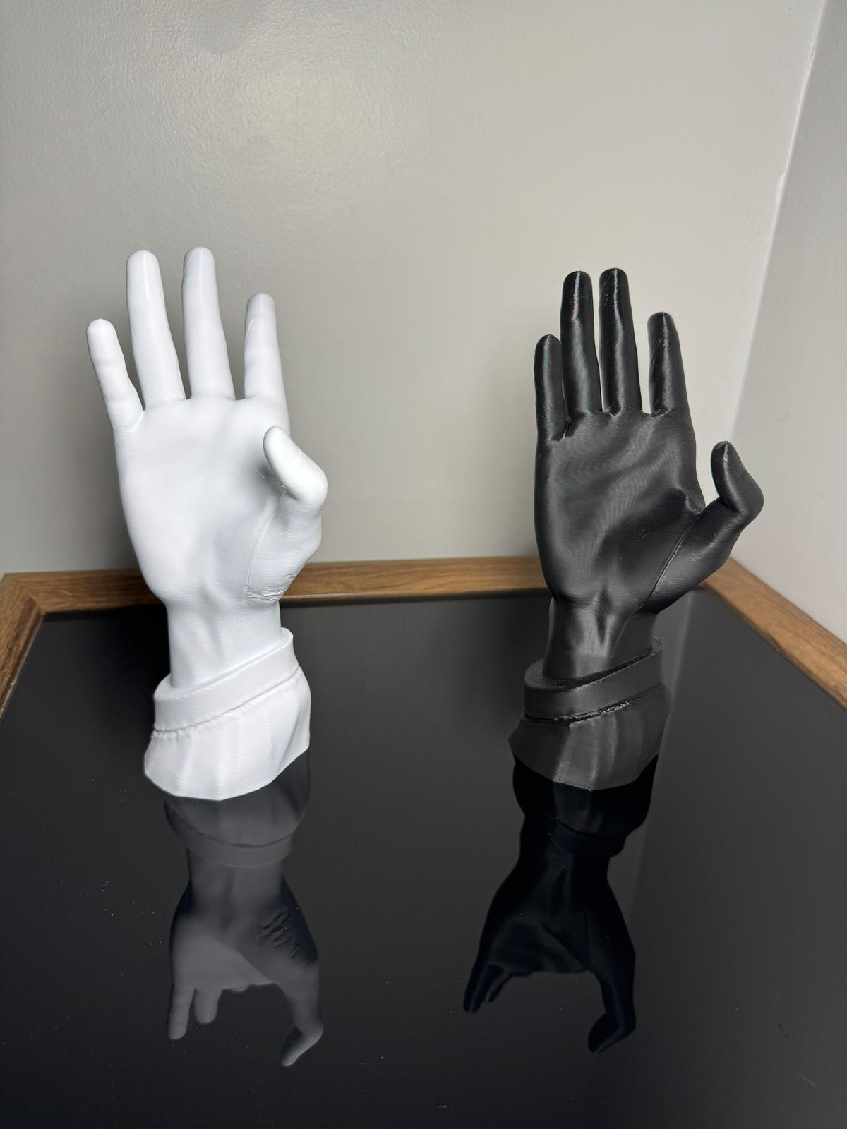 PS5 Oyun Kolu Tutucu – El Figürlü