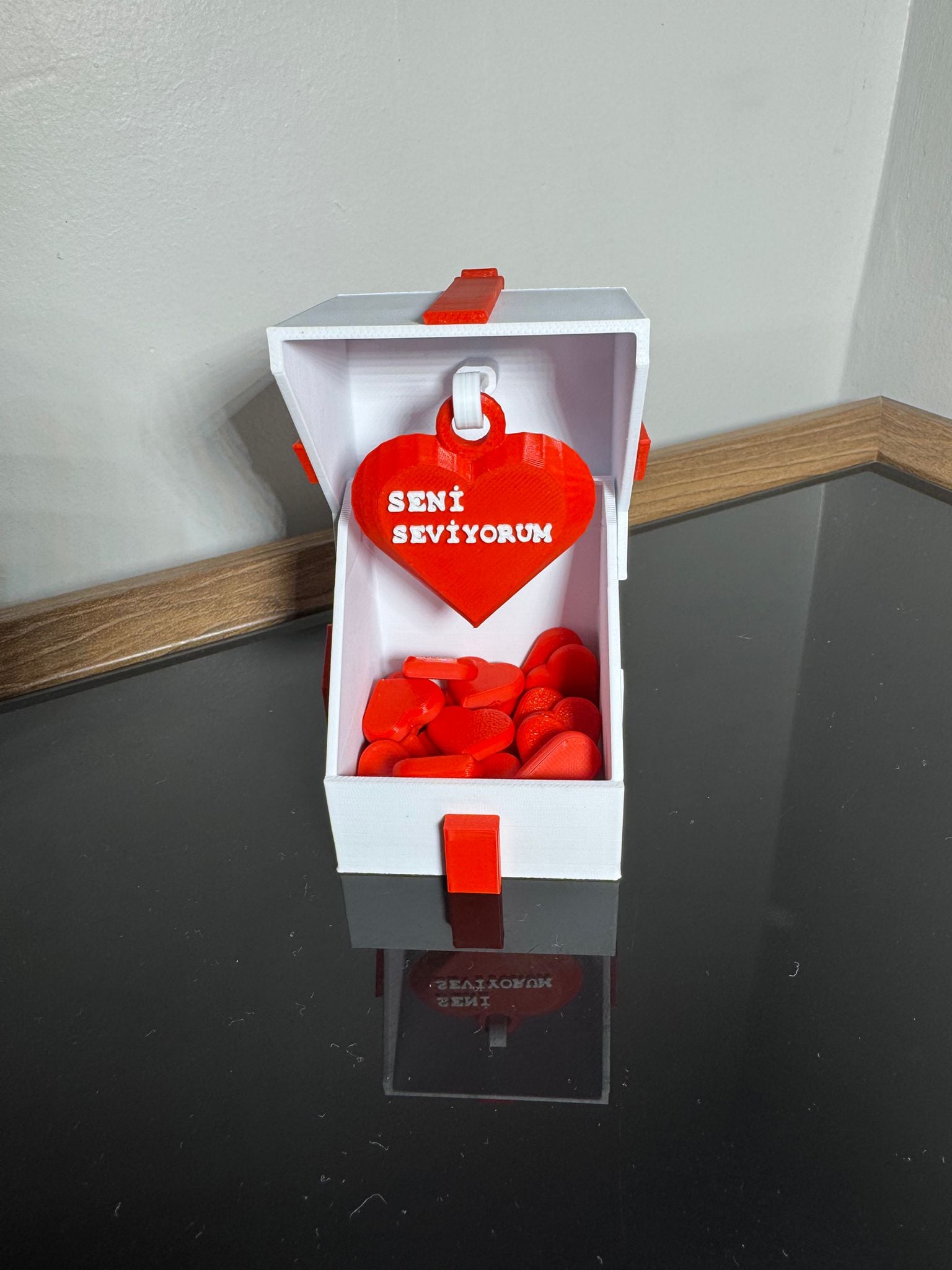 Seni Seviyorum Yazılı Kalpli Kutu – Sevgililer Günü Hediyesi